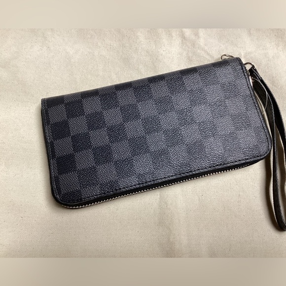 Checkered Wallet - Picture 2 of 3